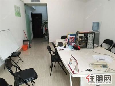 城中区，户型方正。采光充足