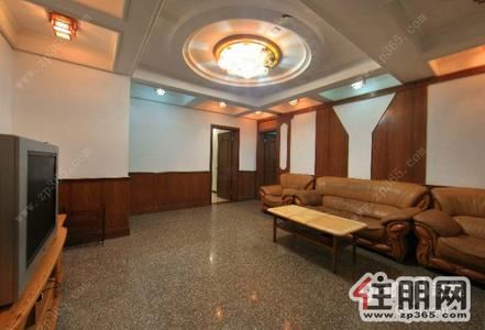 秀安路，急租正恒国际2200元2室精装