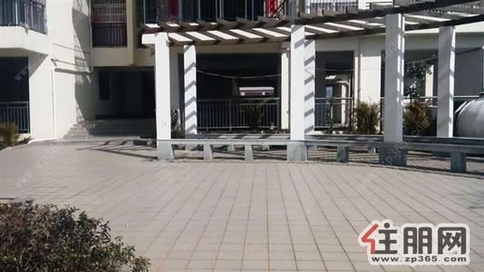 中心区,好房出租,居住舒适,中央广场1600元