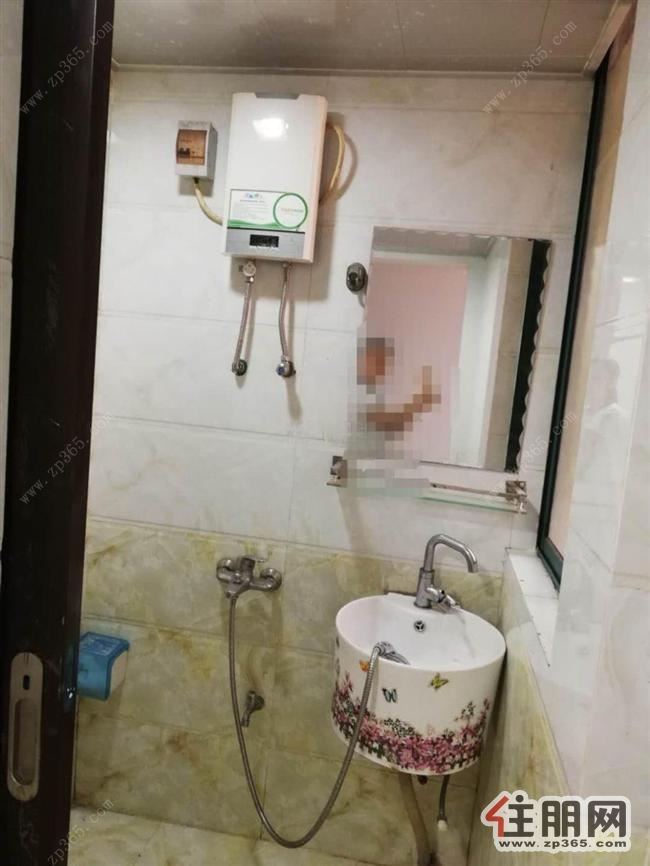 大世界商住大厦1200元1室1厅1卫***修,干净整洁,随时入住