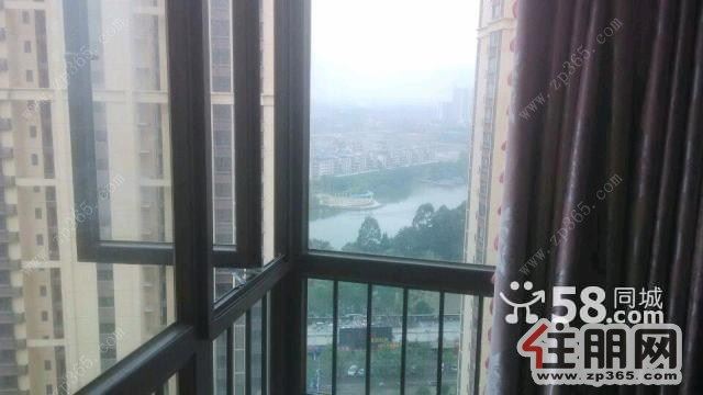 保利城2400元3室2厅2卫精装修