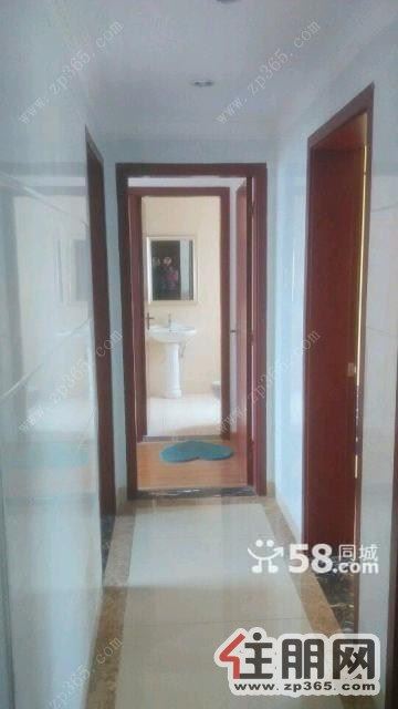 保利城2400元3室2厅2卫精装修