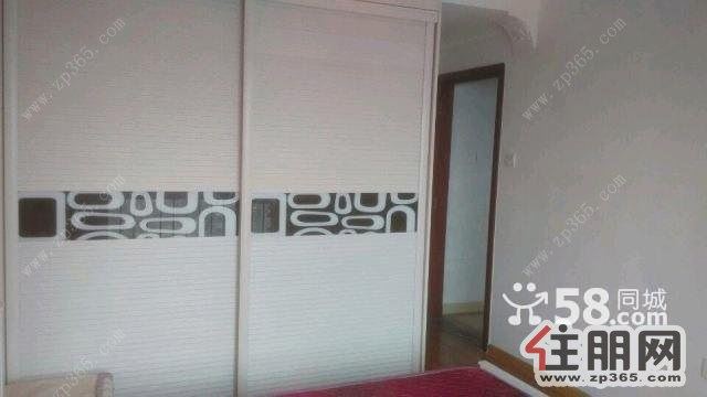 保利城2400元3室2厅2卫精装修