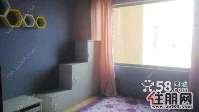 保利城2400元3室2厅2卫精装修