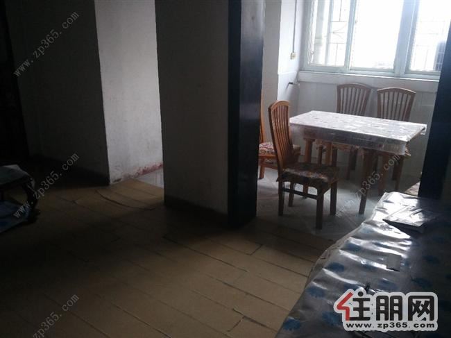 商行宿舍1300元3室2厅1卫普通装修采光好交通便利配套完善