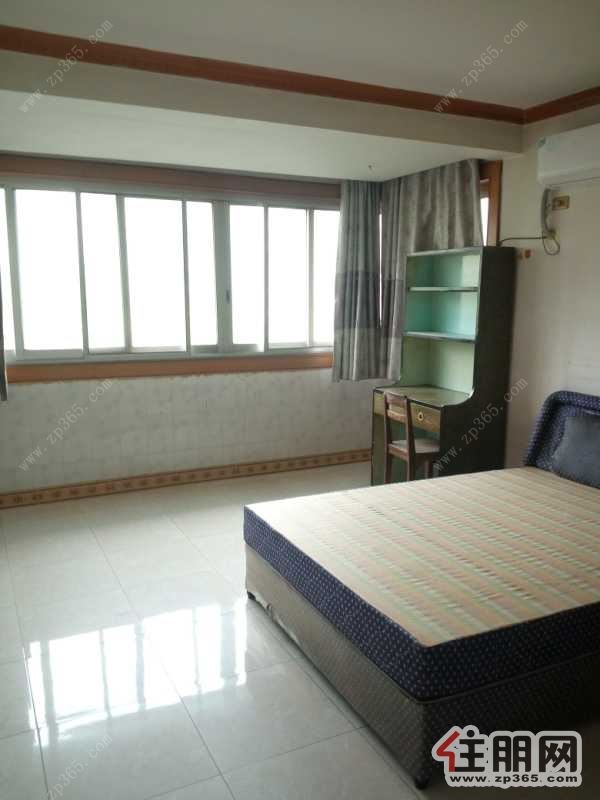 雅儒花园2000元3室2厅2卫精装修,依山傍水,风景优美