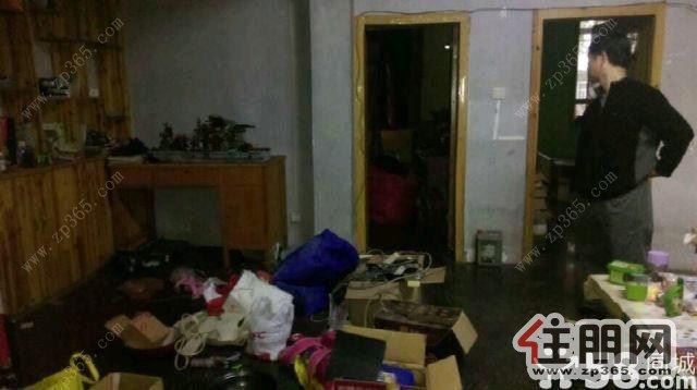 区粮食局宿舍1200元2室1厅1卫