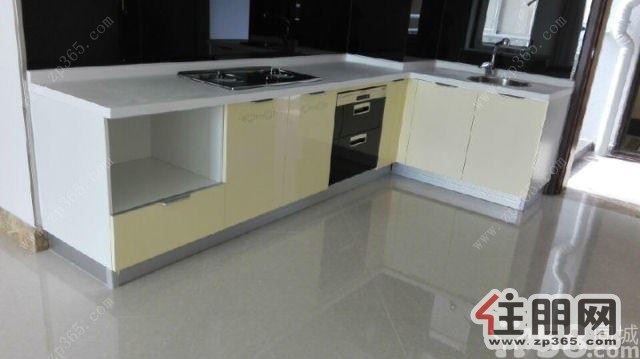 精装修,中央空调,拎包入住。生活方便,近