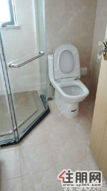 精装修,中央空调,拎包入住。生活方便,近