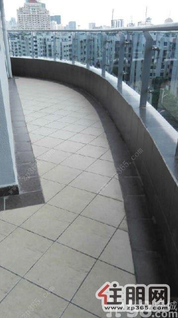 精装修,中央空调,拎包入住。生活方便,近