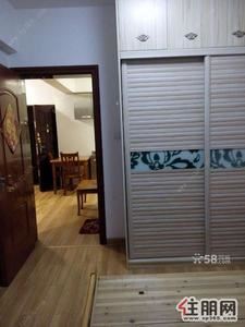 青秀区，东葛路荣和中央公园2室精装修家具家电齐全