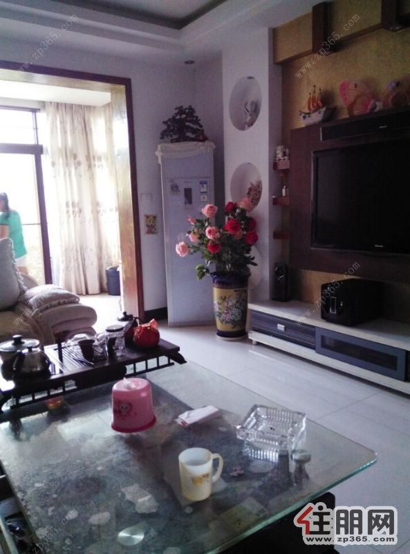 水天一2800元4室2厅2卫入户大花