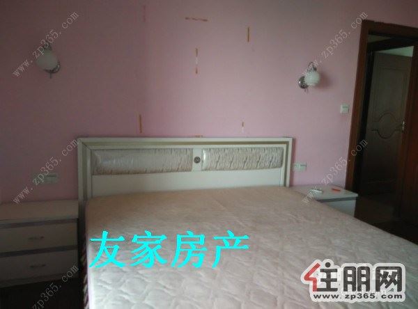 维多利亚1600元3室2厅1卫精装