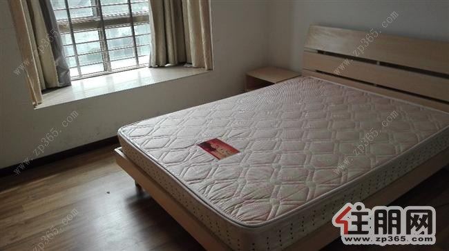 天赐花园2200元3室2厅2卫中装