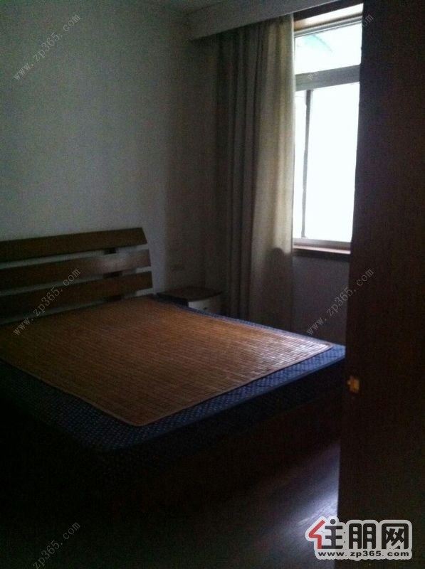 柳北柳锌小区3室2厅120平米简单装修押