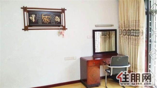 柳州市柳北区3室2厅128平米精装修押二