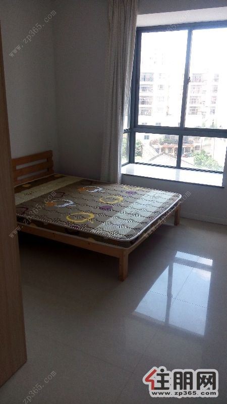 海辰国际1800元2室1厅1卫普通