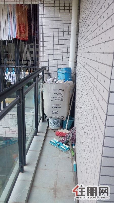 海辰国际1800元2室1厅1卫普通