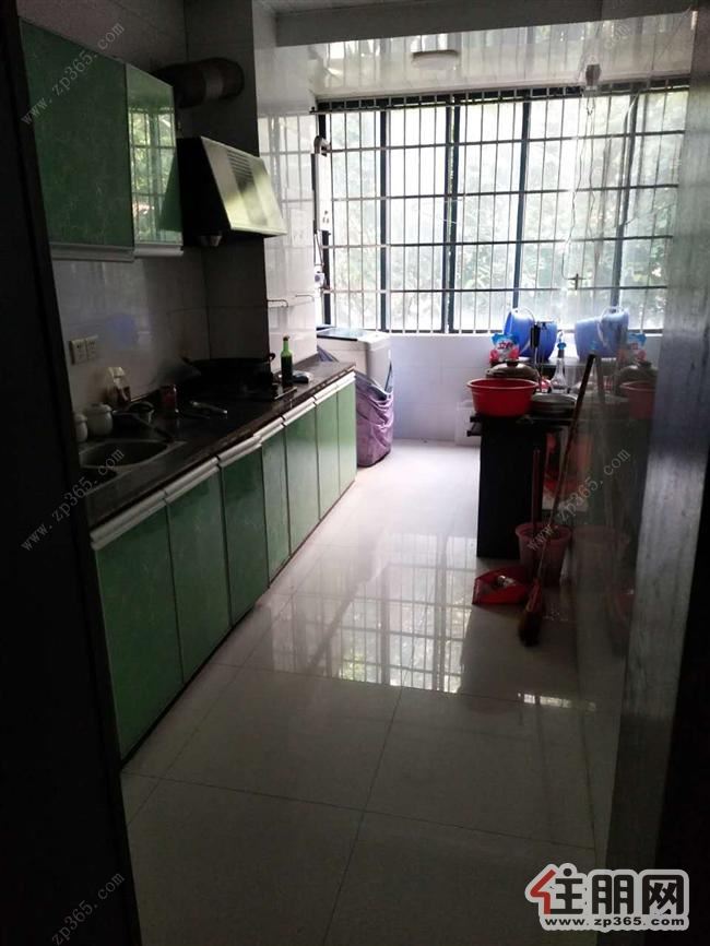 出租广场丽园中装四房两厅两卫,家具家电齐全,季度付压2000