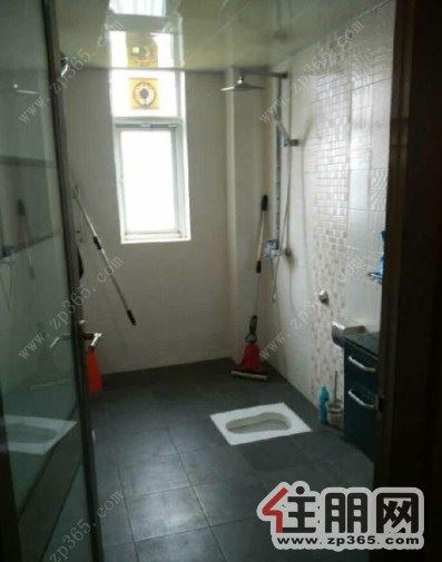 城中城中五星街地王大1室0厅30平米中等