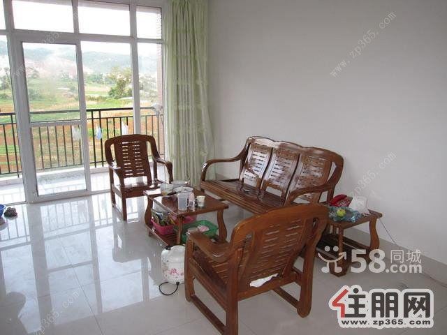 东环路体育中心对面3室2厅151平米中等