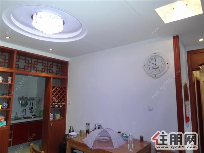 华成都市三房配齐1800元/月