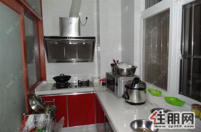 华成都市三房配齐1800元/月