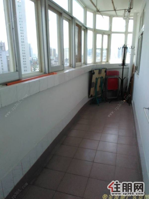 民主路电梯单位4房租2800家电齐拎