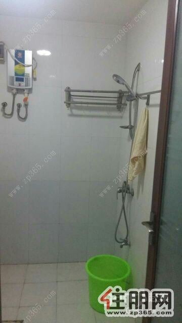 出租1房1厅1卫1厨2000元/月押一付