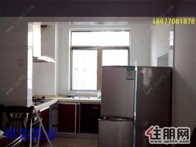 青秀区-万象城旁边,中档装修三房,南北通透,家具