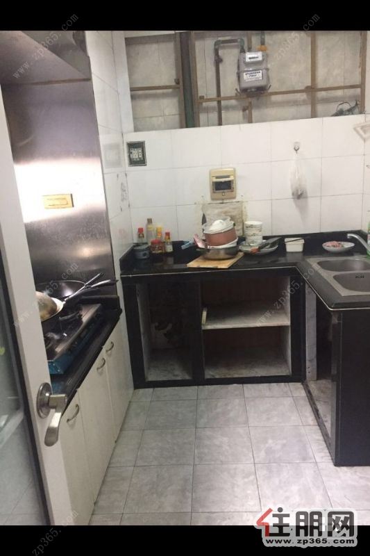 五星步行街旁2房出租1900元2室2