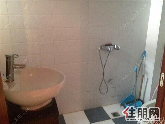 阳光100彩虹城精装一室1500元/月随