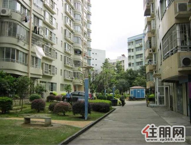 多功能用房,可住房,车库,仓库!