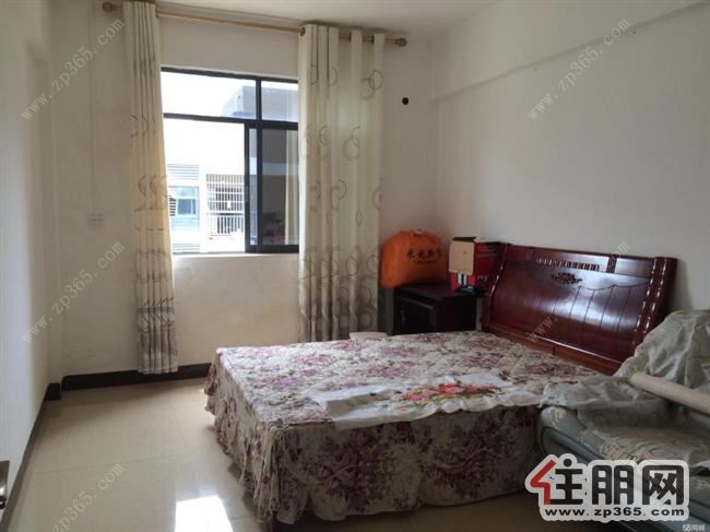 公园1号1300元3室2厅2卫中装,业主诚心出租