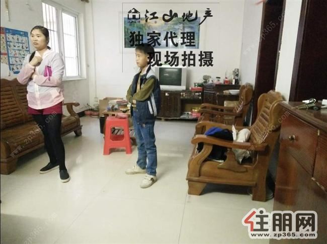 生活方便,精通小区700元2室1厅1卫普通装修,部分家私电器