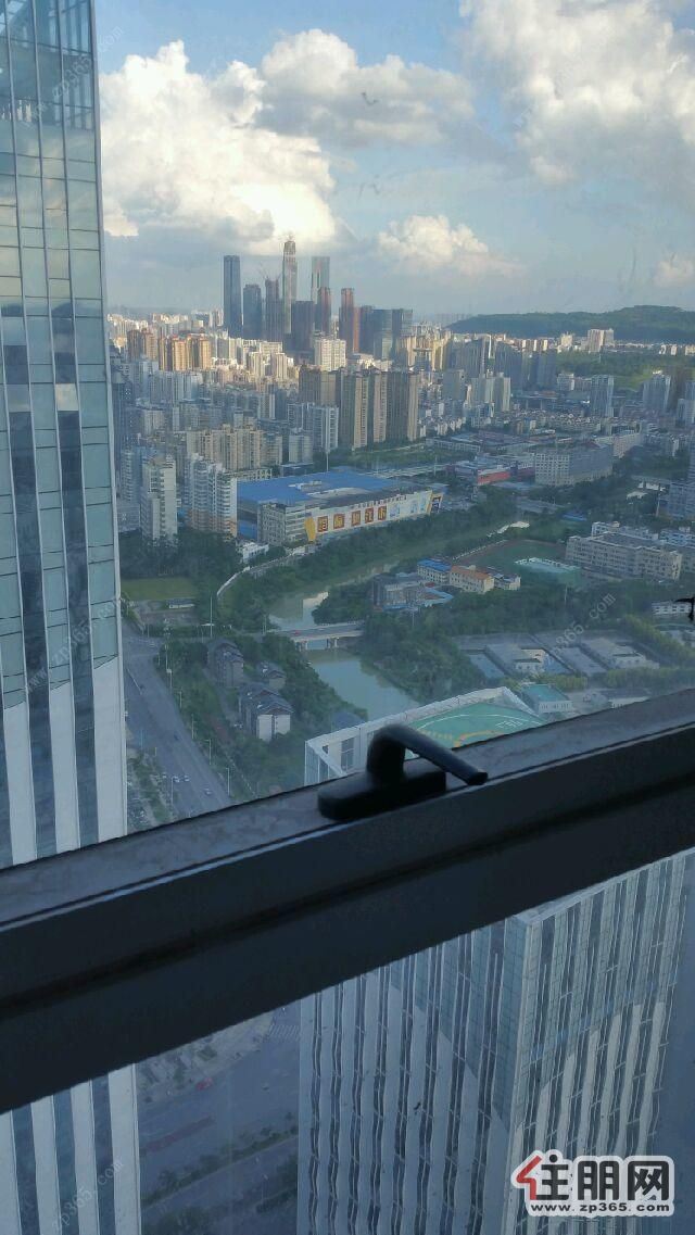 青秀万达500平毛坯招租!