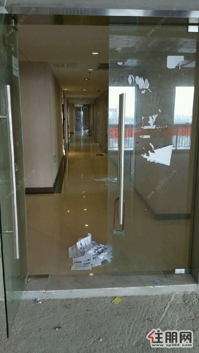 青秀万达500平毛坯招租!