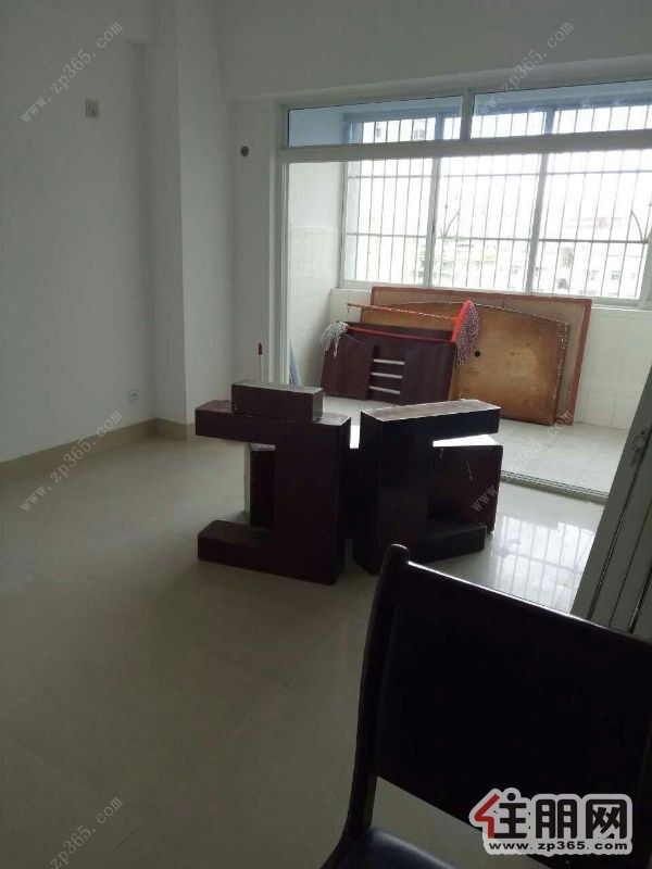 市中心靠近人民公园电梯房置地广场3室2厅