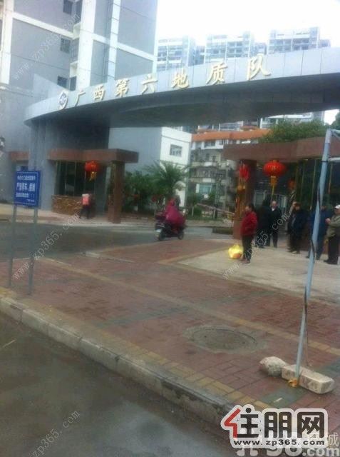 3室1厅98平米精装修押二付二