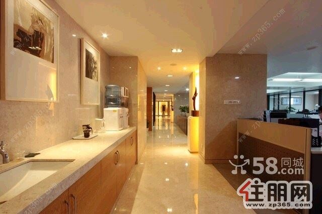 民歌湖旁地铁口汇东国际900平60/平精