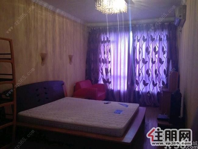 阳光100彩虹城精装一室1500元/月随