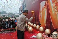 不知这位大叔能砸中什么大奖(11.27)