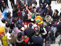 “抢食”蛋糕(12.11)