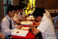 业主们正在办理“振业护照”