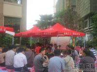 开盘现场,等候选房的预约客户