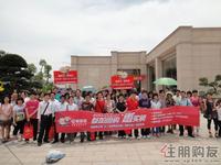住朋购友网友在碧水天和售楼部门前合影
