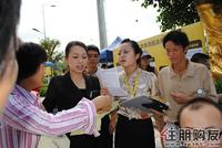 置业顾问忙得不可开交