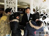 住朋购友看房团网友正在了解项目