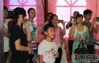 很多人去参观
