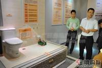 工作人员介绍卫生间防水技术